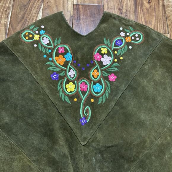 Vtg Olive Green Suede Cape Poncho Embroidery flowers Boho Hippie Festival Retro - Picture 2 of 10